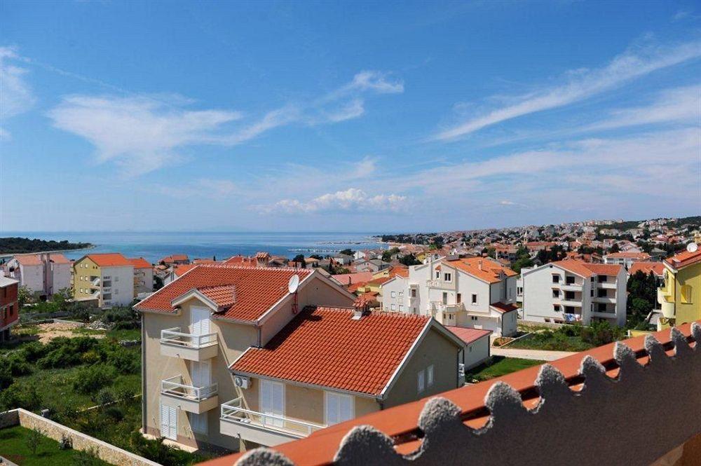 Pansion Villa Bok Novalja Bagian luar foto