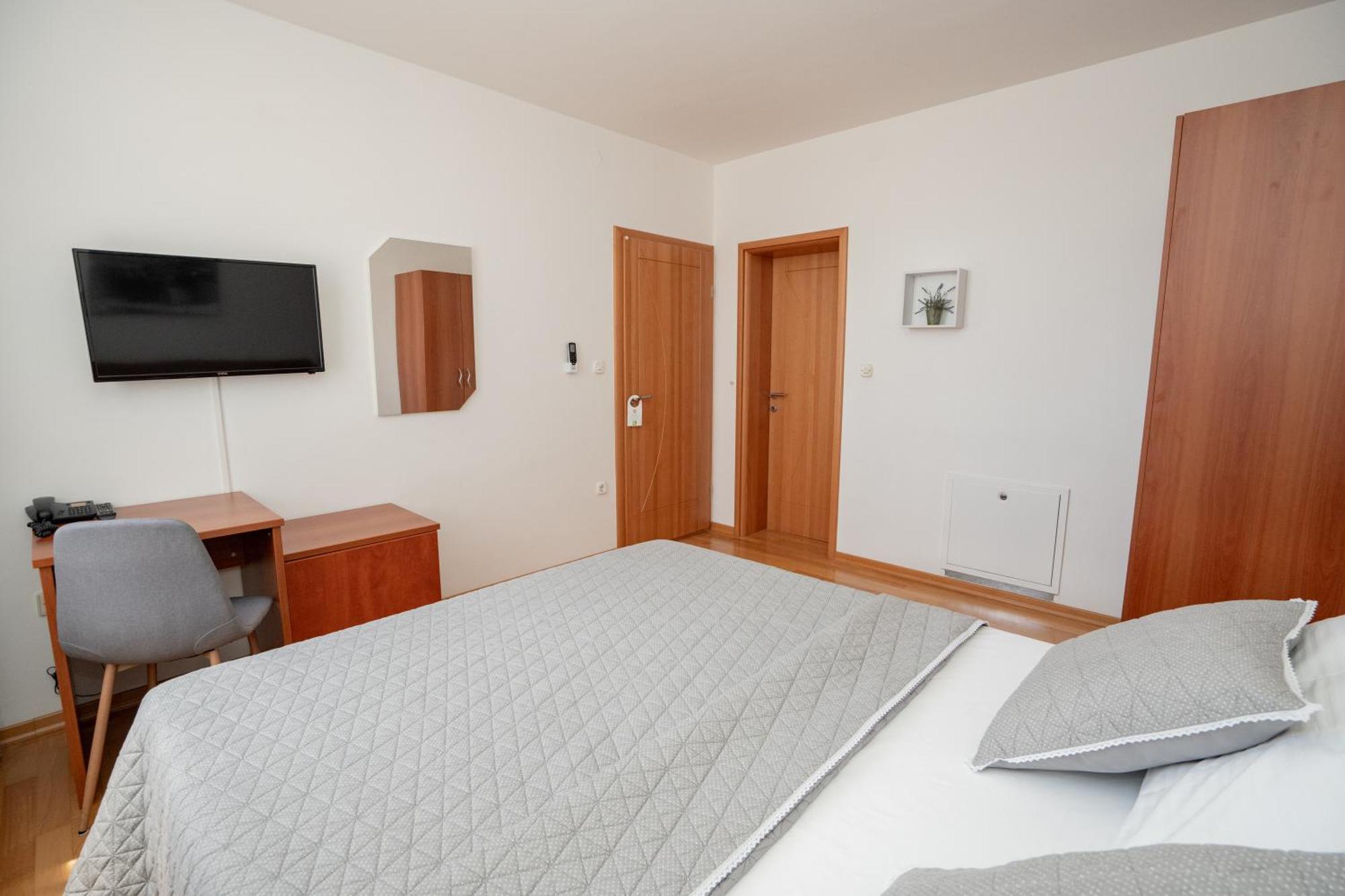 Pansion Villa Bok Novalja Bagian luar foto